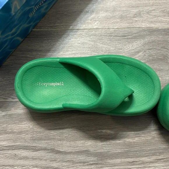 Jeffrey CampbellWomen's Green Chillaxin Platform Thong
Sandal 6 preowned - Picture 13 of 14